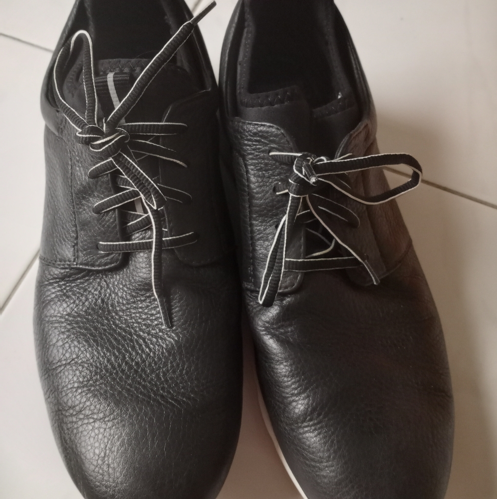 Johnston & Murphy  XC4 Prentiss Plain Toe Sneaker